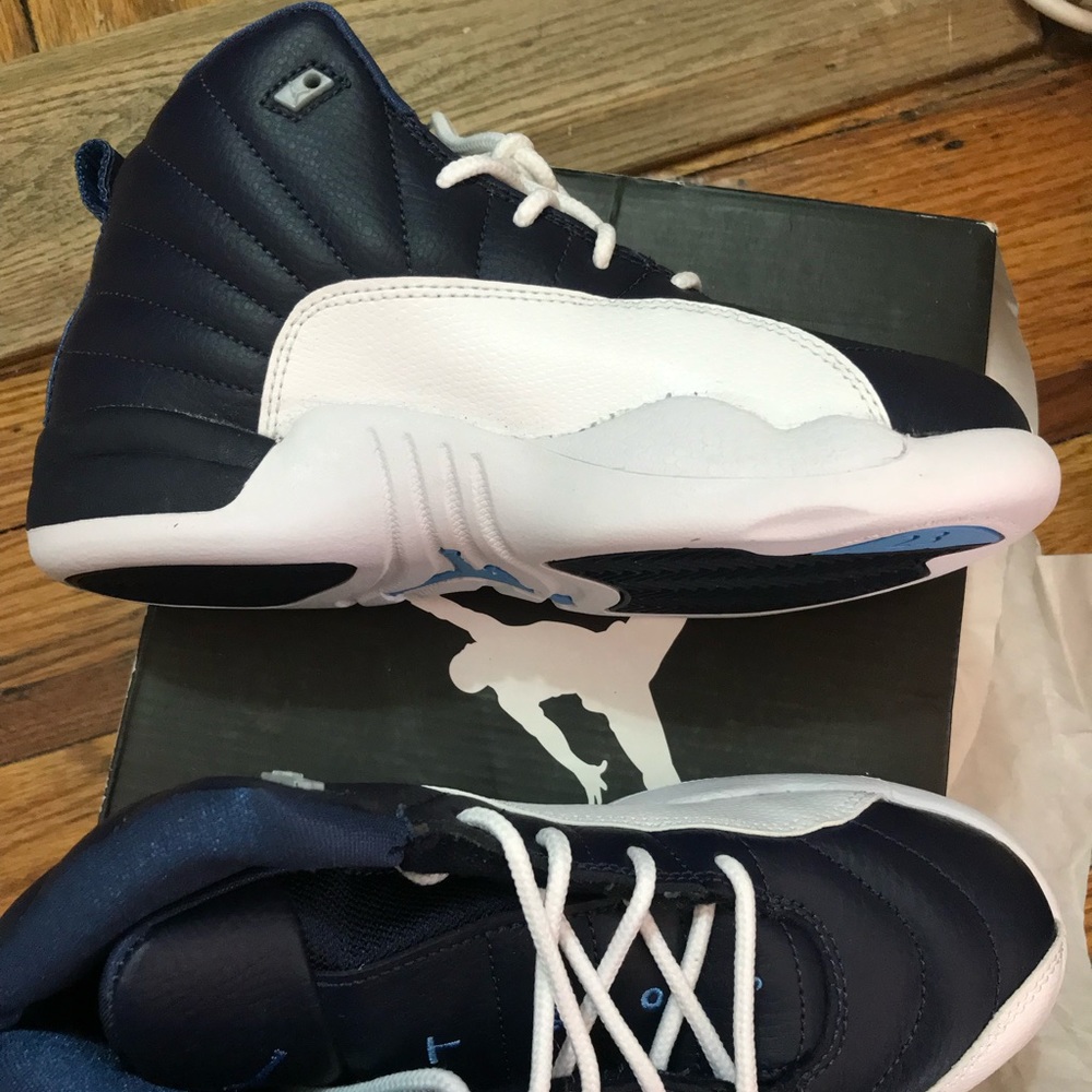 Jordan’s obsidian 12 size 2.5y